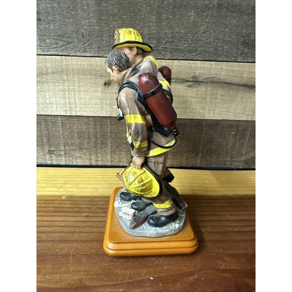 Vanmark Red Hats of Courage Hero IV Collectable Firefighter FM88319 - Picture 5 of 6